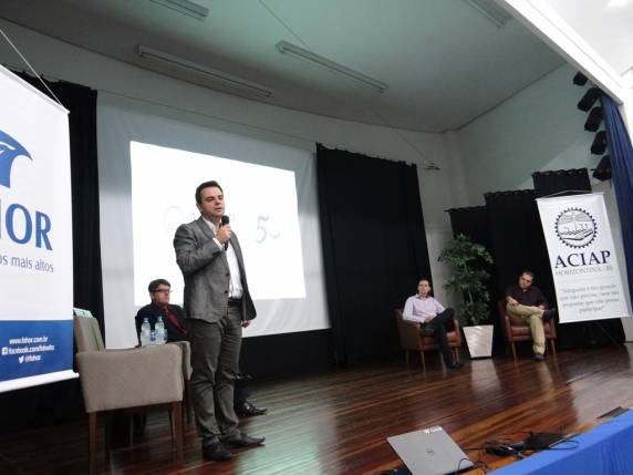 FAHOR apresenta
diagnóstico sobre Horizontina no Painel Cenários e Tendências - foto 4