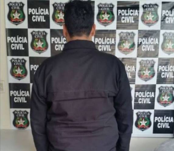 Segundo polícia, ele publicava fotos em redes sociais e dizia 

participar até de treinamentos e operações