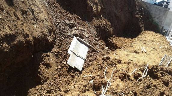 Ele foi levado ao hospital em estado grave, segundo o Corpo de Bombeiros