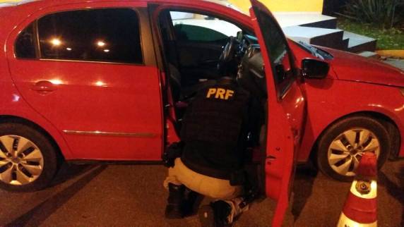 Veículo clonado é recuperado e homem com mandado de prisão é preso na BR 101 em Biguaçu - foto 2