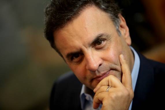 Senador tucano era alvo de medidas cautelares como recolhimento noturno e afastamento da 

atividade parlamentar. Por 44 votos a 26, senadores decidiram rejeitar posição do STF