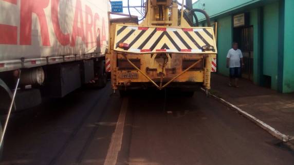 Acidente com danos materiais envolve dois caminhões em Entre-
Ijuís - foto 4