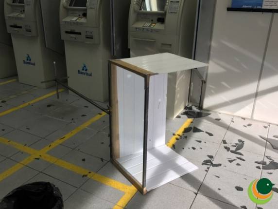 Agência do Banrisul sofre tentativa de arrombamento, em Passo Fundo - foto 5