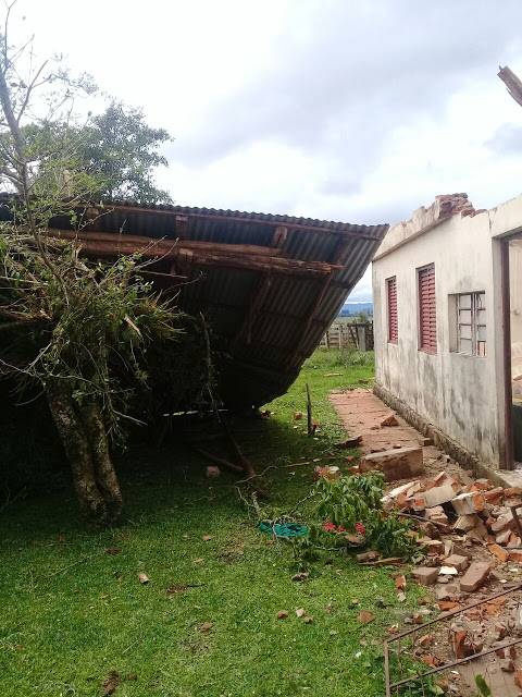 Prefeito decreta Situação de Emergência em Jaguari devido danos
causados pelo vendaval - foto 4