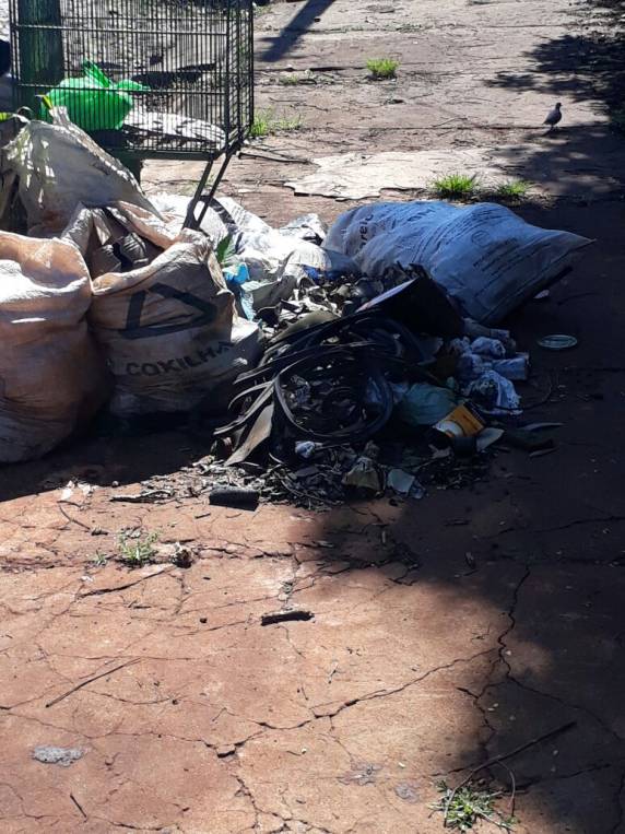 Descarte irregular de lixo provoca insatisfação de moradores no bairro São
Francisco - foto 3