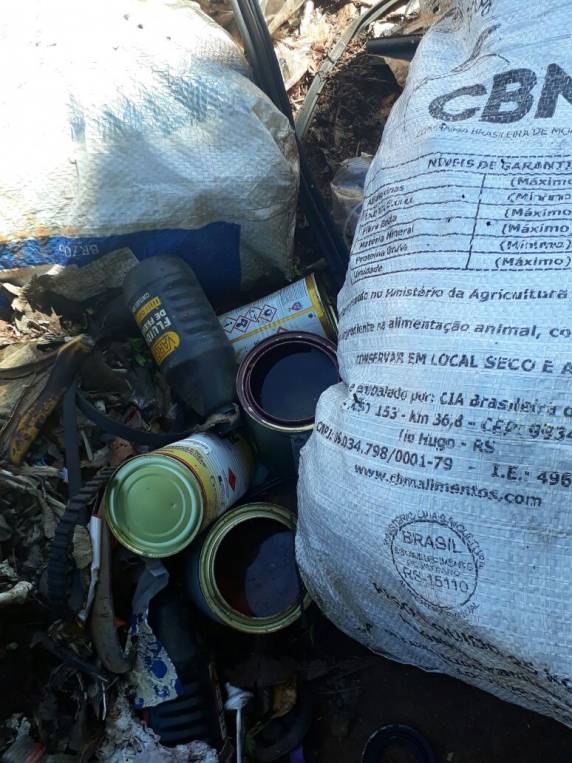 Descarte irregular de lixo provoca insatisfação de moradores no bairro São
Francisco - foto 5