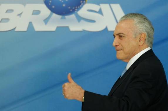 Somatório de abstenções, ausências e votos favoráveis ao presidente chega a 172, 

número que inviabiliza o prosseguimento do processo contra ele na Justiça até o fim do mandato presidencial