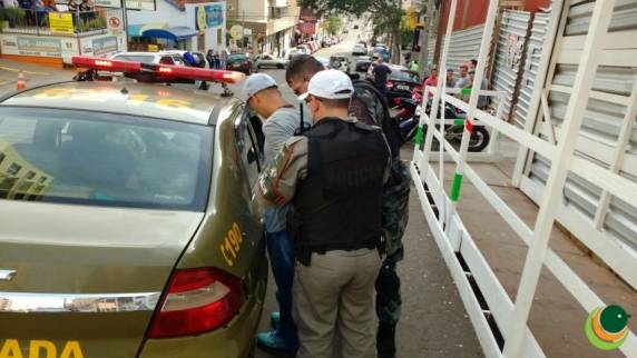 Quadrilha de Porto Alegre
efetua furtos em lojas no Centro de Passo Fundo - foto 3