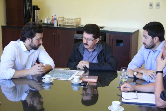 Entre os assuntos a Expoterneira e a antiga estrutura da empresa