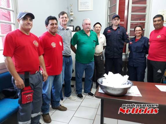Realizado o sorteio da rifa dos Bombeiros Voluntários de Três de Maio - foto 2