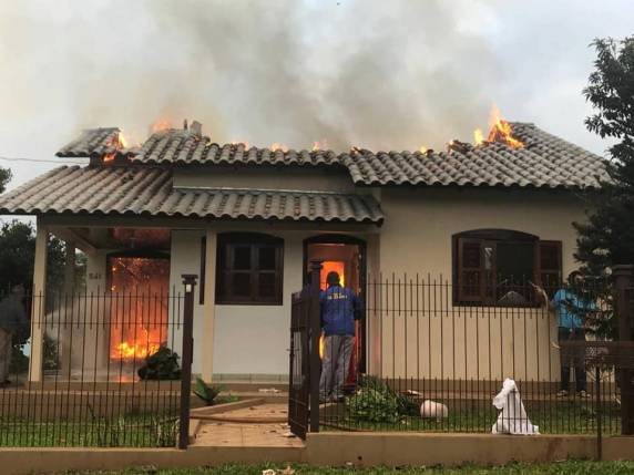 Incêndio consome residência em Guarani das Missões na manhã deste sábado - foto 4