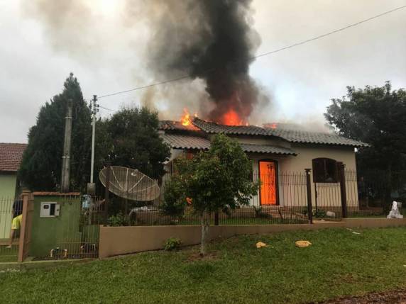 Incêndio consome residência em Guarani das Missões na manhã deste sábado - foto 5