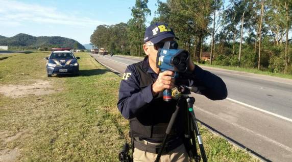 PRF flagra automóvel em velocidade maior que o dobro da máxima na BR 480 em Chapecó - foto 2