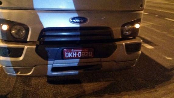 PRF flagra placa adulterada com tinta na BR 101 

em Palhoça - foto 4