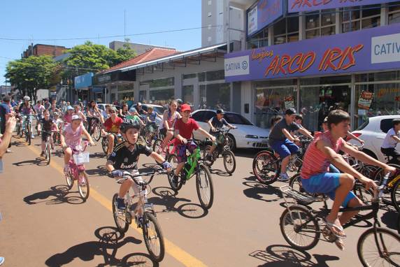 ''Família na Praça''
movimentou o feriado em Três de Maio - foto 4