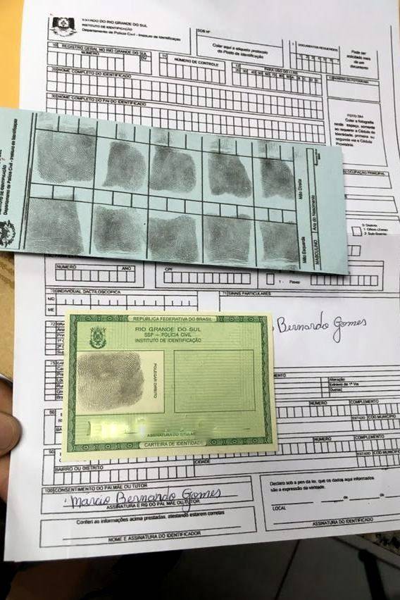 PRF prende dois homens que falsificavam documentos de identidade na BR 101 em
Joinville - foto 3
