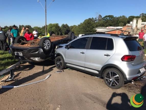 Família fica ferida em acidente em trevo de Passo Fundo - foto 2