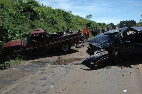 Sete feridos em colisão
frontal na RS 480 - foto 2