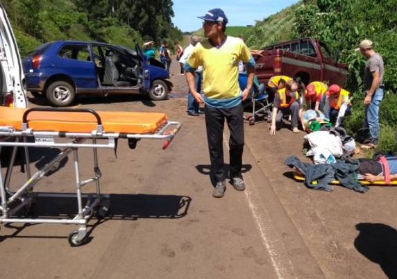 Sete feridos em colisão
frontal na RS 480 - foto 4