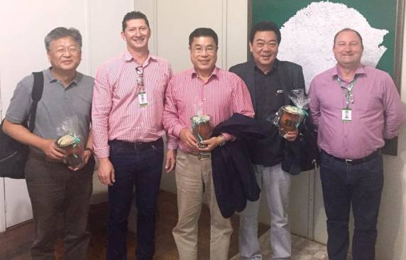 Representantes do governo da China vieram à Três de Maio confirmar interesse na compra de grãos sem intermediários e investir em um frigorífico de aves na região