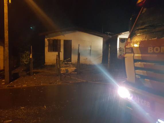 Homem morre
carbonizado no Bairro Habitar Brasil, em Espumoso - foto 5