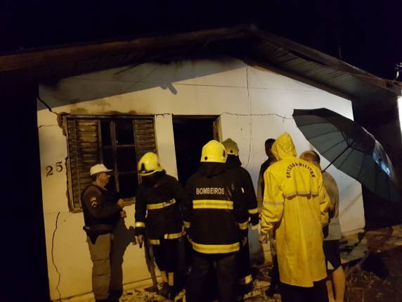 Homem morre
carbonizado no Bairro Habitar Brasil, em Espumoso - foto 3