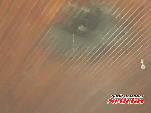 Bombeiros recebem chamado em um princípio de incêndio no Salão da Comunidade São Paulo - foto 3