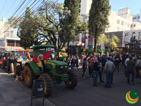 Insegurança na área
rural: mais de 100 agricultores protestam no Fórum de Passo Fundo - foto 5