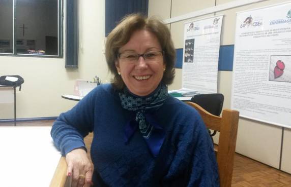 Vera Weber é docente dos cursos da Pedagogia e da Enfermagem e escreveu capítulo intitulado ?A educação em saúde na enfermagem: 

possibilidades e desafios?