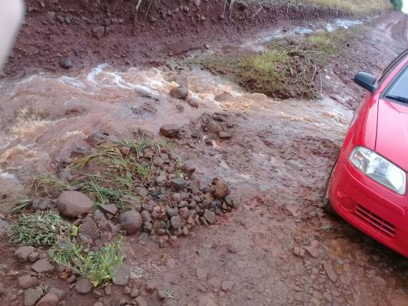 Moradores da comunidade de São Caetano
reclamam de situação de estrada - foto 2