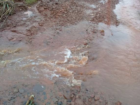 Moradores da comunidade de São Caetano
reclamam de situação de estrada - foto 3