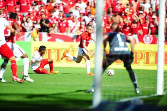 Winck abriu o placar, mas o time cedeu o empate no Beira-Rio
