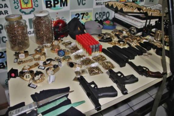 Quatro criminosos são presos após assaltar
joalheria em Soledade - foto 2