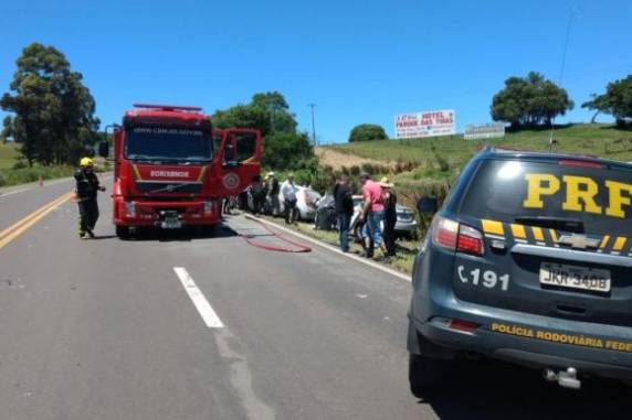 Casal e nora estavam em carro que colidiu frontalmente com automóvel que fazia ultrapassagem