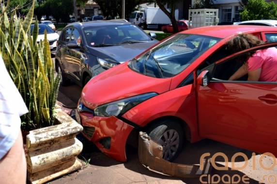 Colisão no centro de Santo Ângelo provoca danos em veículos - foto 2