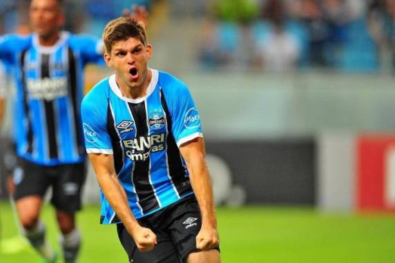 Único gol do jogo foi marcado por 

Kannemann