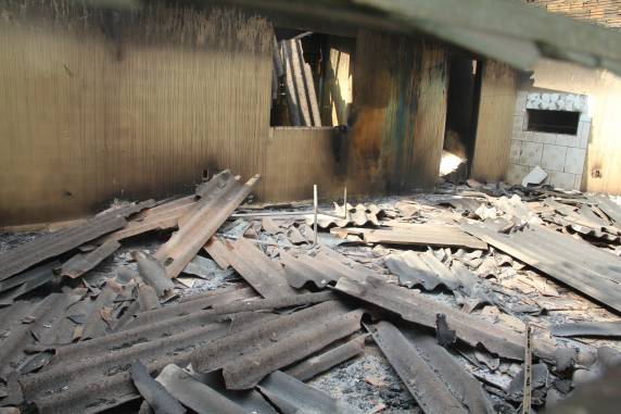 Vândalos colocam fogo em prédios do CIGRES em Três de Maio - foto 4