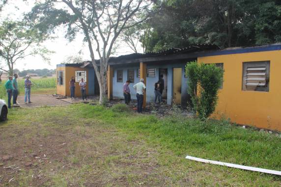 Vândalos colocam fogo em prédios do CIGRES em Três de Maio - foto 5
