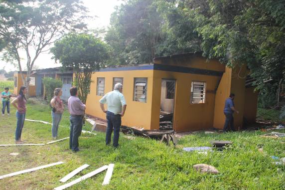 Vândalos colocam fogo em prédios do CIGRES em Três de Maio - foto 6