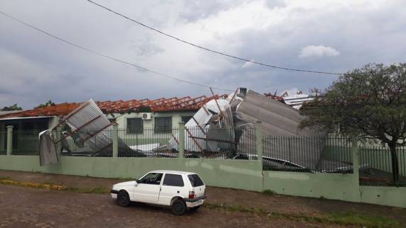 Mais de 500 

residências foram danificadas em Soledade. Em Lajeado do Bugre, uma árvore caiu devido ao vento forte, no km 85 da BR-386, interrompendo a pista