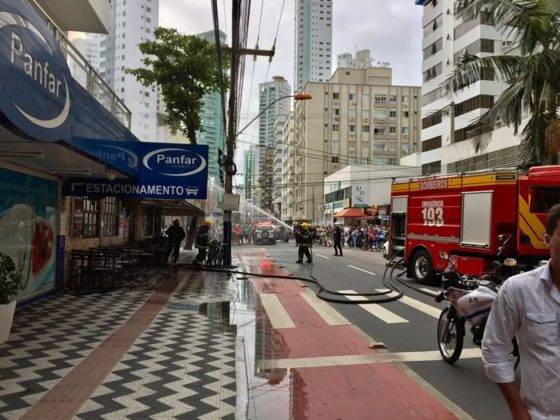 Incêndio toma conta de churrascaria na Av. Brasil em Balneário Camboriú - foto 2