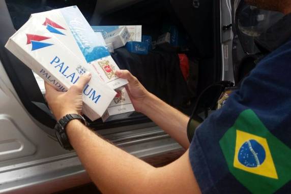 PRF apreende cigarros contrabandeados e recupera carro roubado na BR 282 em Vargem Bonita - foto 3