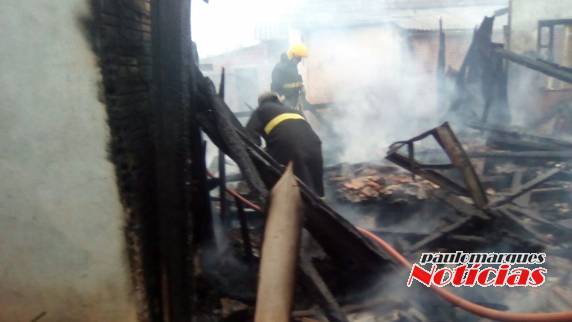 VÍDEO: casa é destruída por incêndio em Independência - foto 2