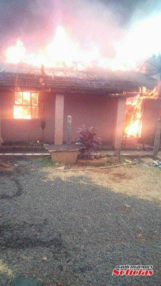 VÍDEO: casa é destruída por incêndio em Independência - foto 7
