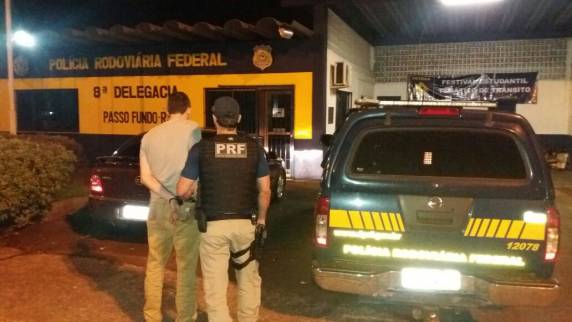 PRF E BM apreendem 3
veículos carregados com cigarro contrabandeado no norte do estado - foto 5