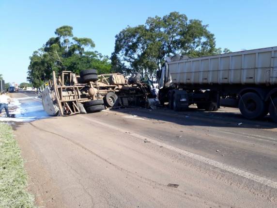 Engavetamento envolvendo quatro veículos deixa BR-386 bloqueada em Lajeado - foto 3