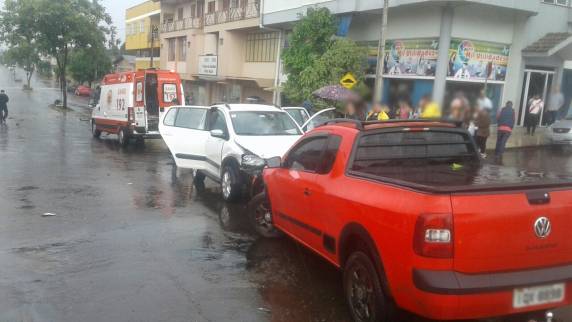 Acidente de trânsito envolve cinco veículos em Rodeio Bonito - foto 2