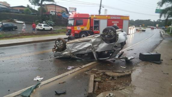 Ao menos 10 pessoas morrem em acidentes em SC no fim de semana - foto 2