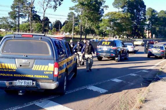 PRF e PC prendem dois homens e recuperam veículo roubado em Passo Fundo - foto 2