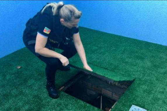 Traficante tem casa com piscina e alçapão secreto e construía albergue para facção em
comunidade em Porto Alegre - foto 2